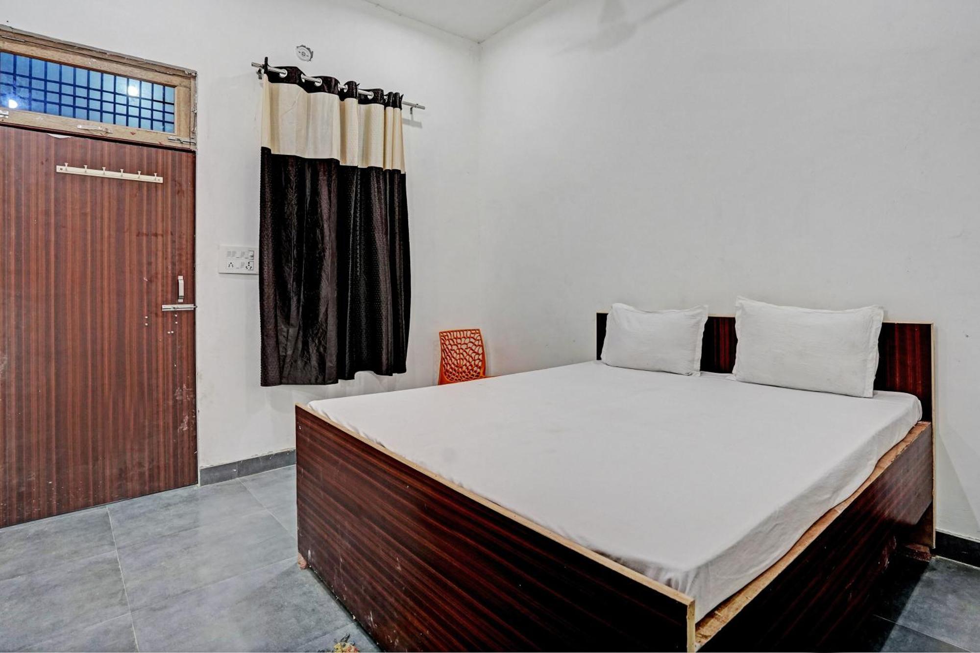 Oyo Double Ss Hotel Hathras Exterior photo