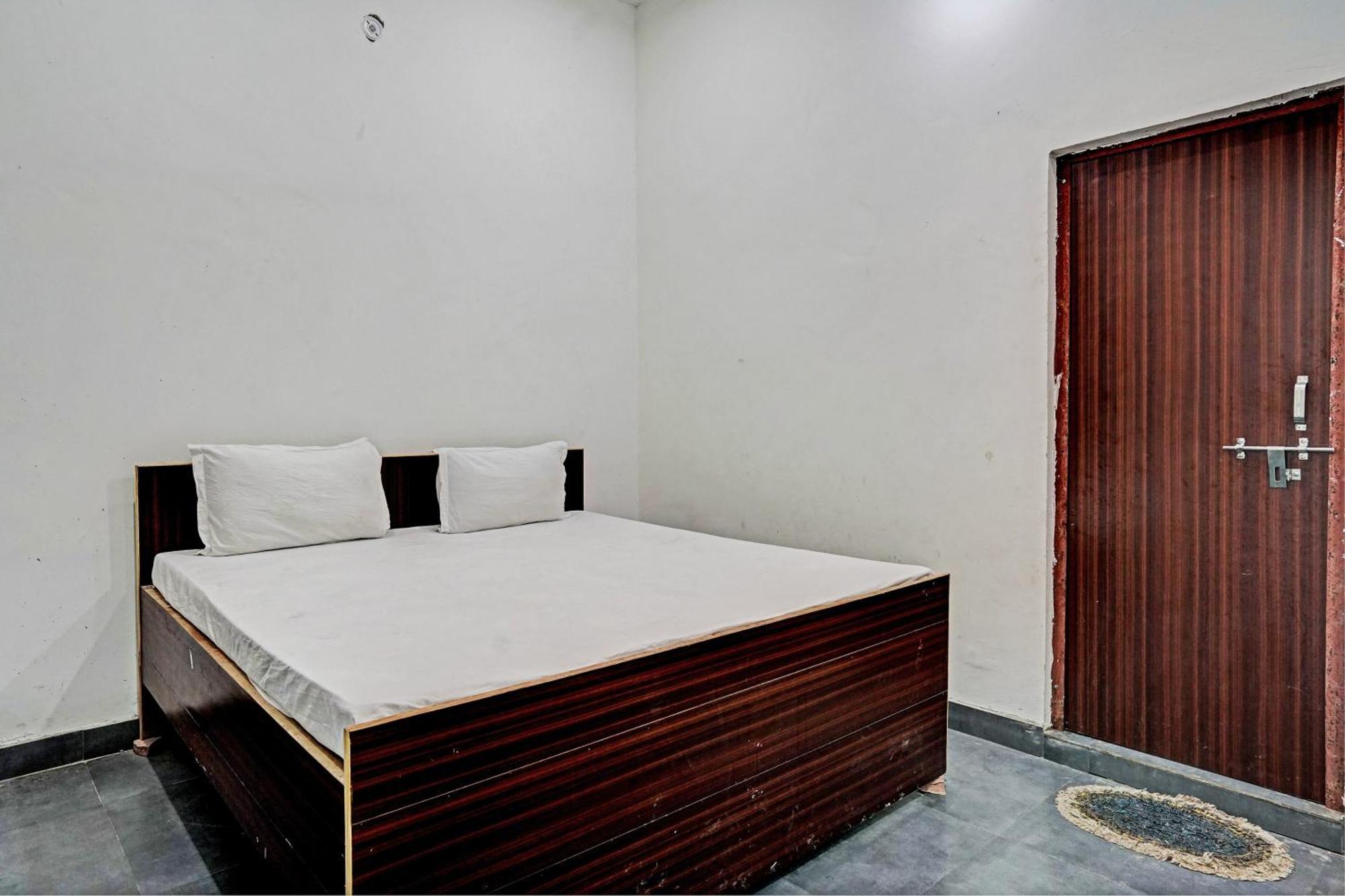 Oyo Double Ss Hotel Hathras Exterior photo