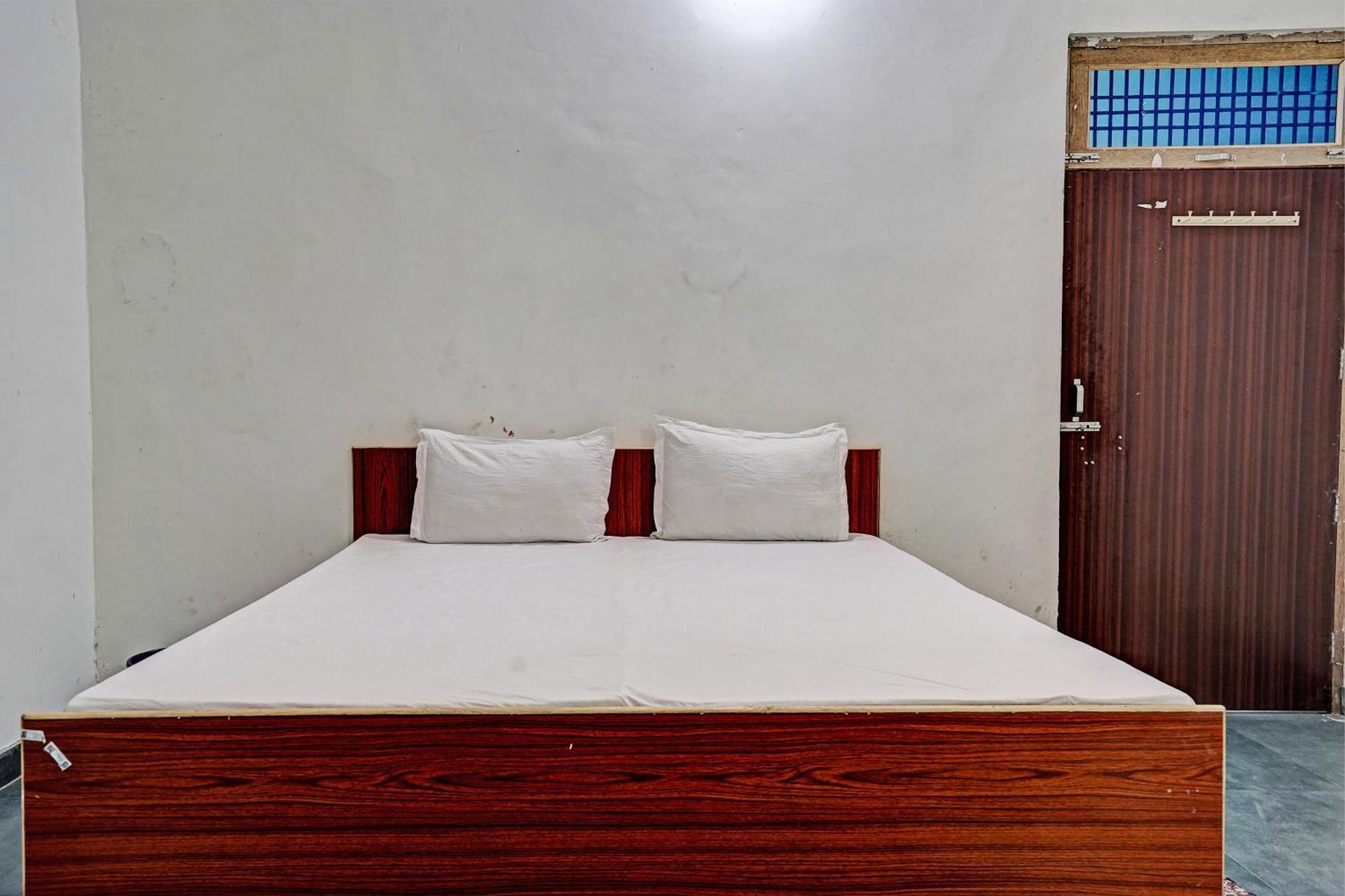 Oyo Double Ss Hotel Hathras Exterior photo