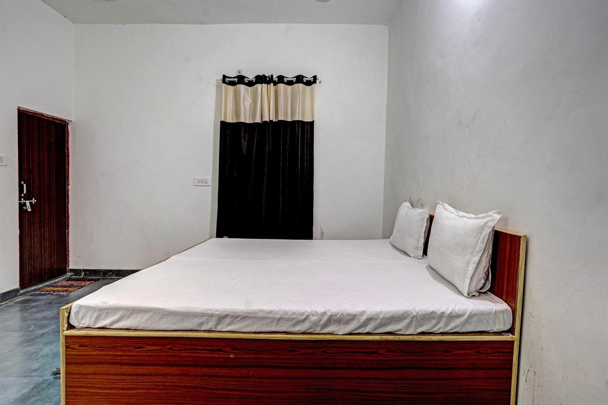 Oyo Double Ss Hotel Hathras Exterior photo